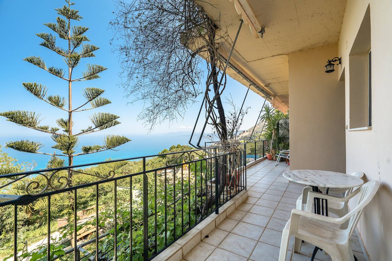 Entire studio, Apartment 'Vangelis Studio 1' with Sea View, Terrace & Wi-Fi in Kefalonia