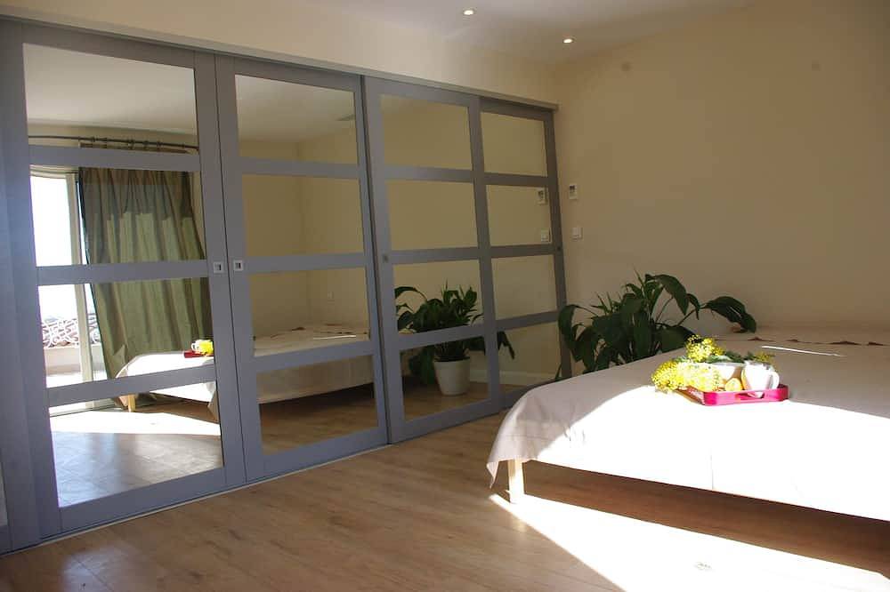 Vista mare Piscina 8x4m. Molto calmo. 150m2 in Saint-Aygulf, Frejus
