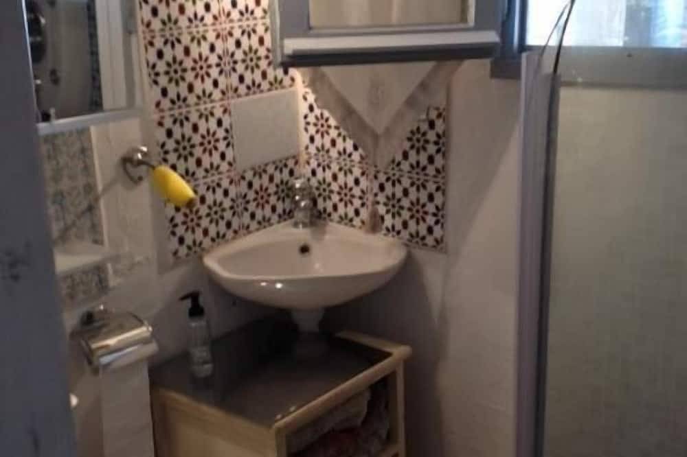 Authentic Gardian Hut In The Heart Of The Camargue With Swimming Pool in Saintes-Maries-de-la-Mer, Arles region