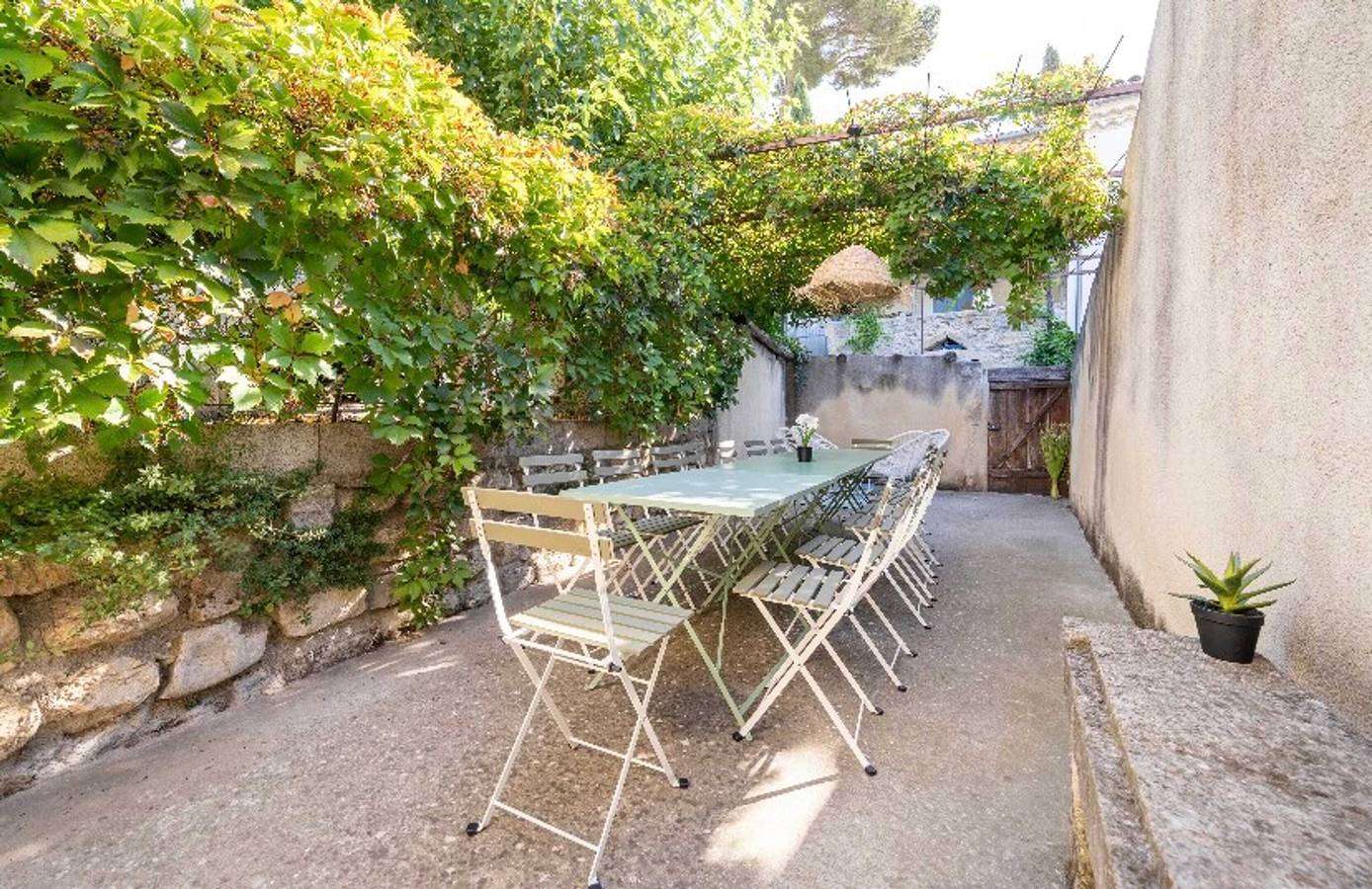 Casa auténtica en Montfrin con terraza, aire acondicionado in Montfrin, Region de Nimes
