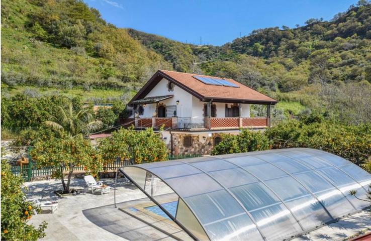 Ferienwohnung für 13 Personen, mit Balkon und Terrasse sowie Pool und Sauna