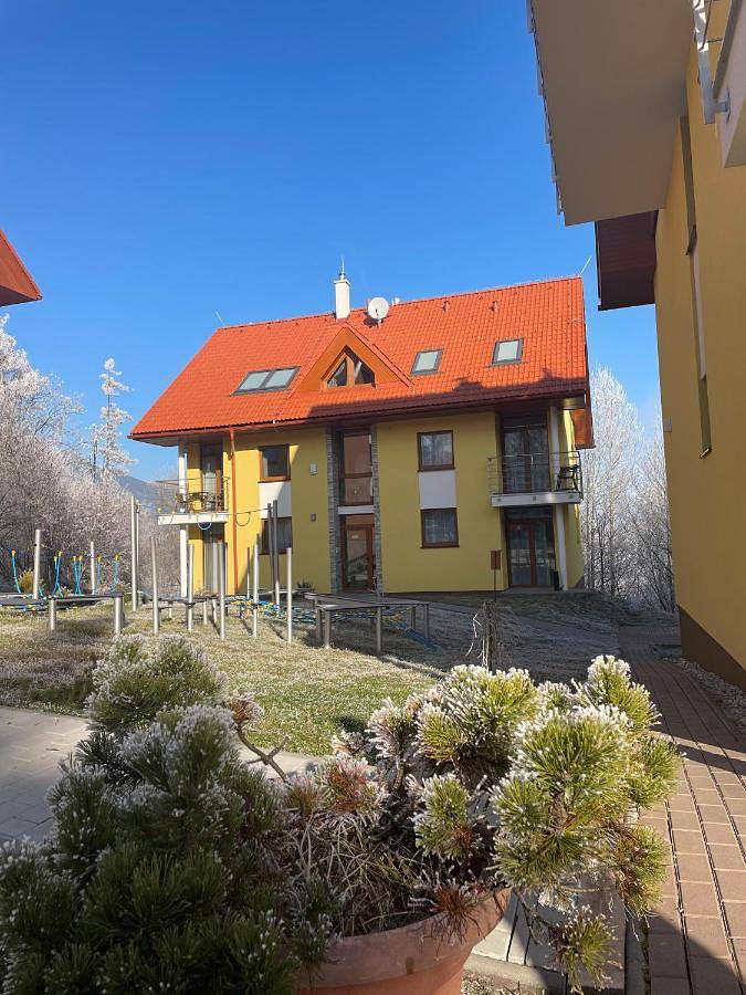 Apartament wakacyjny dla 8 osób, z sauna i ogród oraz jacuzzi w Stary Smokowiec