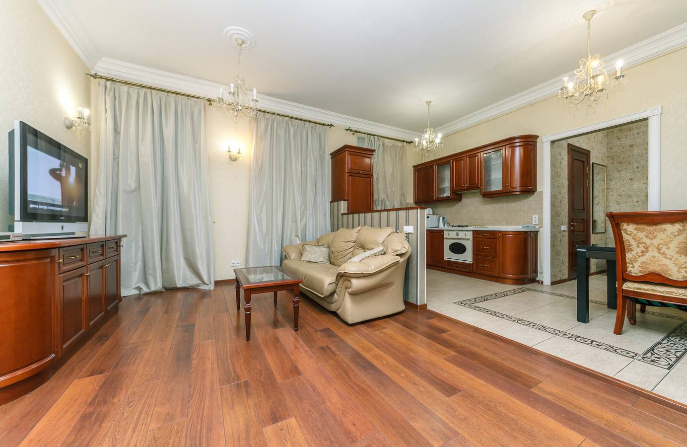 Appartement entier, Deux chambres, 18 rue Velyka Vasylkivska, Centre in Kiev, Shevchenkivskyi district