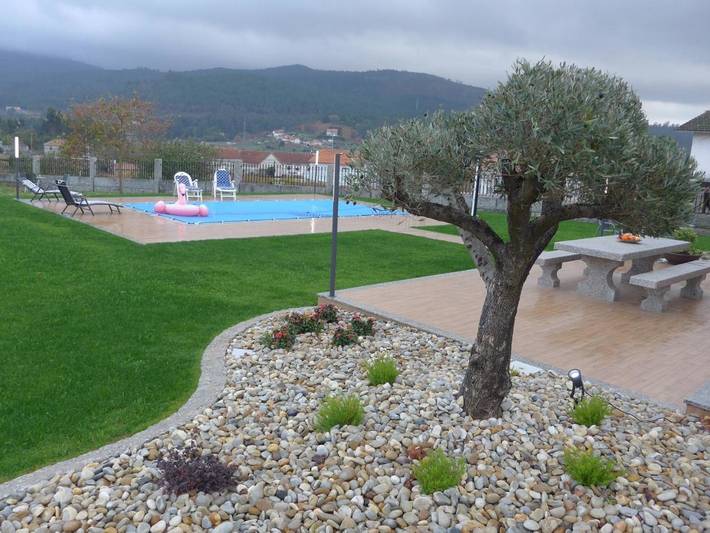 Location de vacances pour 8 personnes, avec vue ainsi que piscine et jardin à Barro - 4