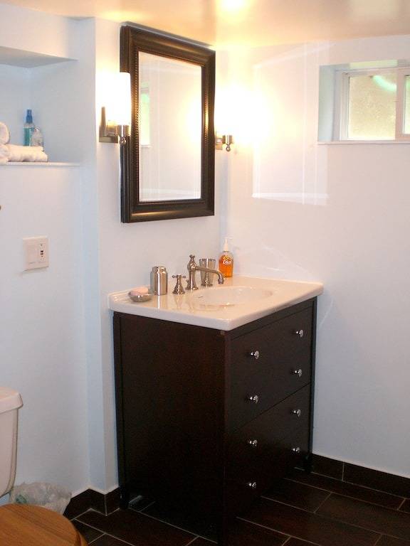 Lakefront Home 1 Meile von der Stadt, 7. 5 Meilen von Bethel Woods, Lake Views in Sullivan County