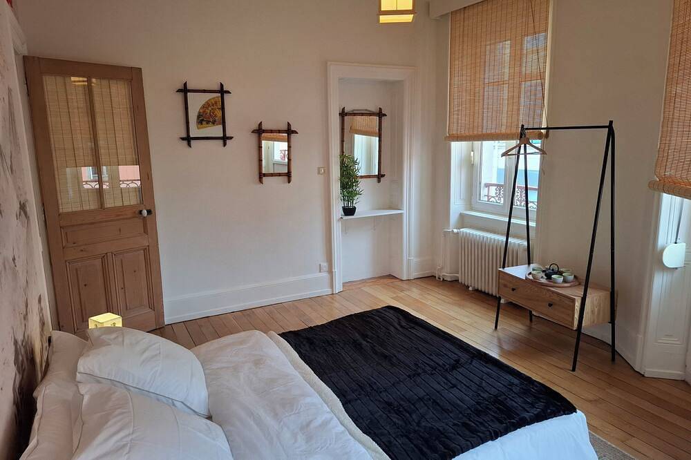 Ganze Wohnung, Large 4-star apartment in Belfort, 4 to 12 people, sauna and terrace in Belfort, Territoire-de-Belfort