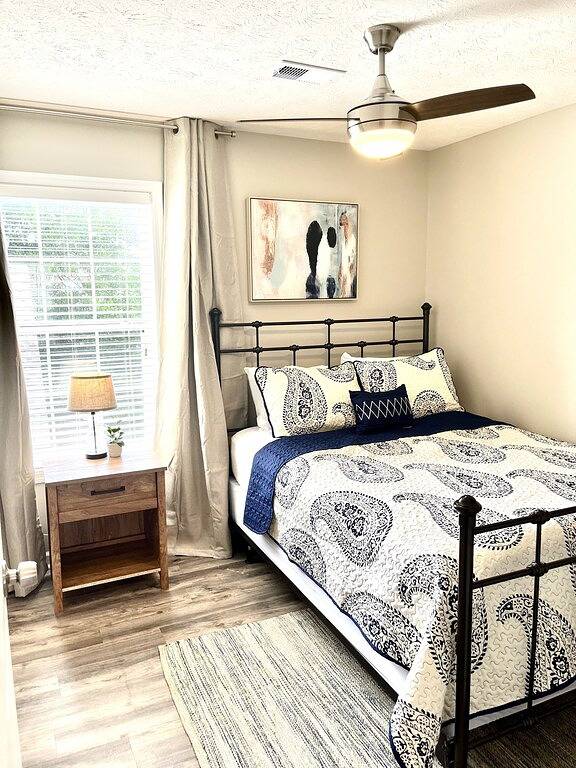 Ganze Wohnung, Location! | Walk to Stadium and Toomer’s | Cozy 4Br Condo in the Heart of Auburn in Auburn (AL), Alabama