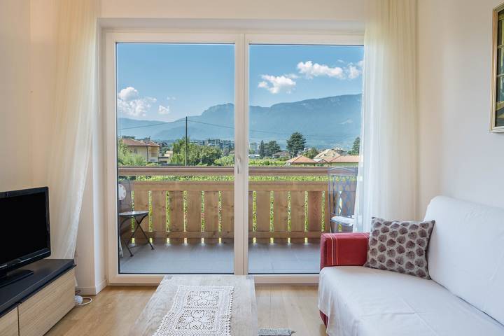 Ganze Wohnung, Gemütliche Ferienwohnung "Urbanhof - Lagrein" mit Bergblick, WLAN & Balkon in Gries-Quirein, Bozen