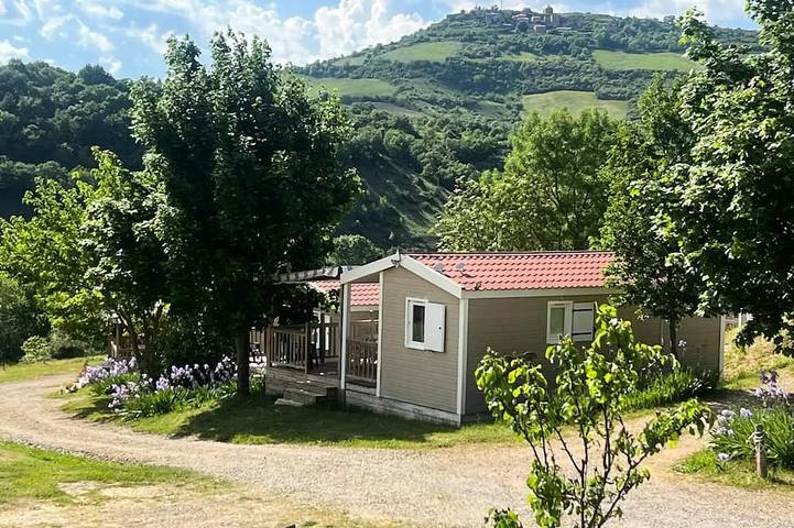 Gîte pour 5 personnes, avec terrasse à Saint-Georges-de-Luzençon - 2