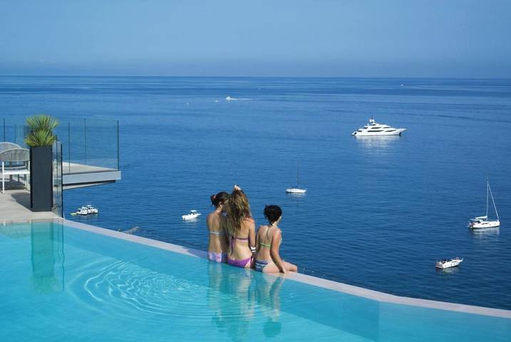 Casa vacanza per 2 persone, con Balcone e Terrazza nonché Idromassaggio e Giardino a Albisola Superiore