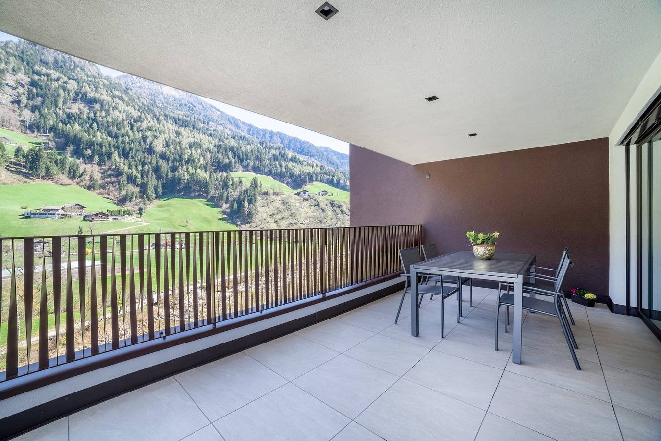 Entire apartment, Apartment 'Sankt Martin' with Mountain View, Private Terrace and Wi-Fi in St. Martin in Passeier, Passeiertal