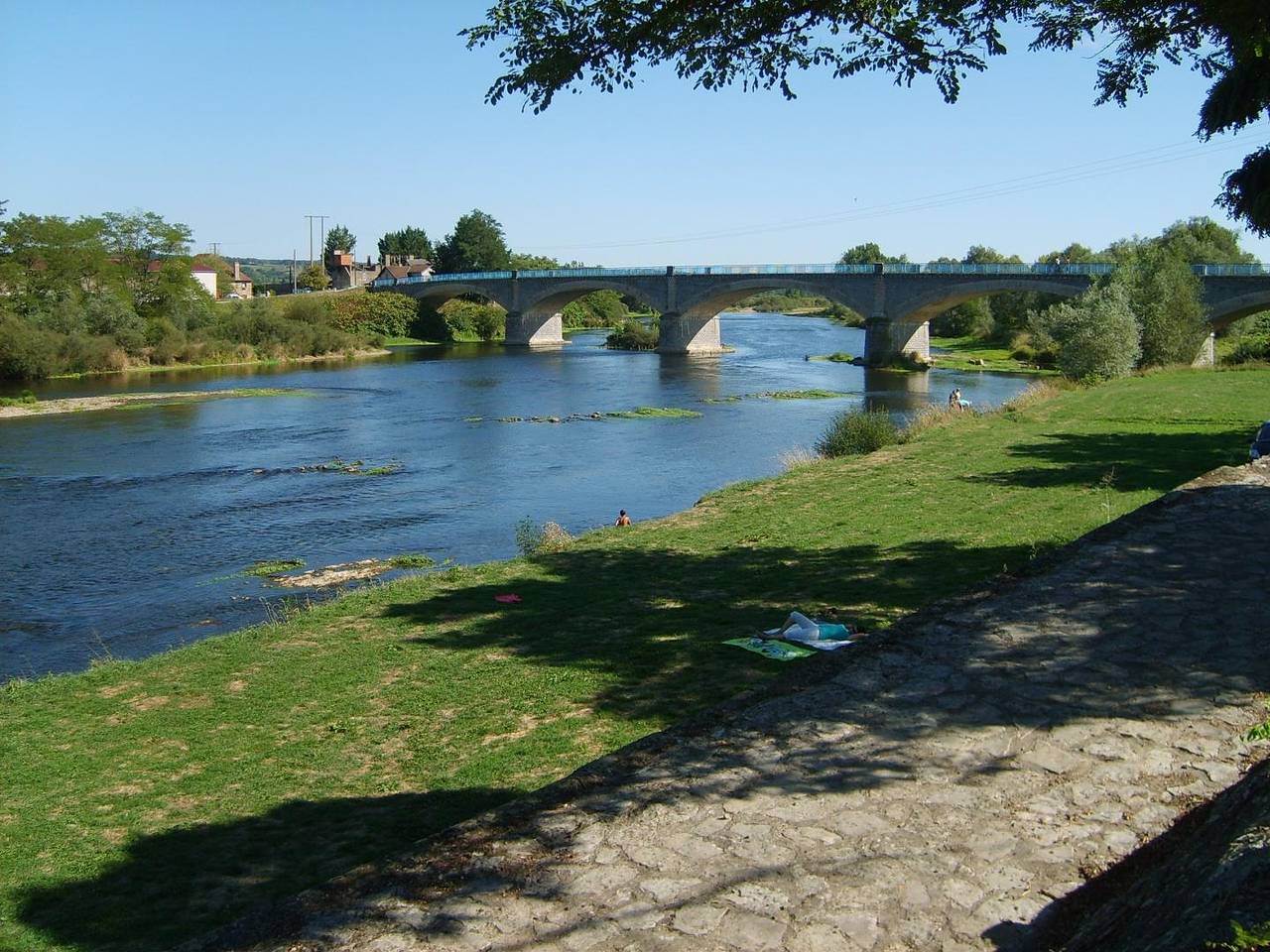 Des Rives de Loire in Chambilly, Région de Charolles
