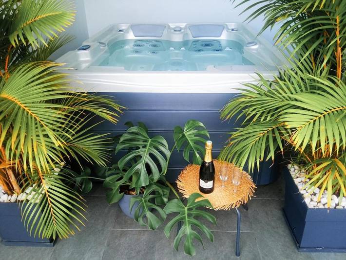 Appartement de vacances pour 2 personnes, avec terrasse ainsi que jardin et jacuzzi