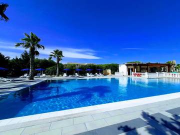 Location de vacances pour 5 personnes, avec bassin pour enfant et piscine ainsi que jardin et terrasse, animaux acceptés dans Rodi Garganico