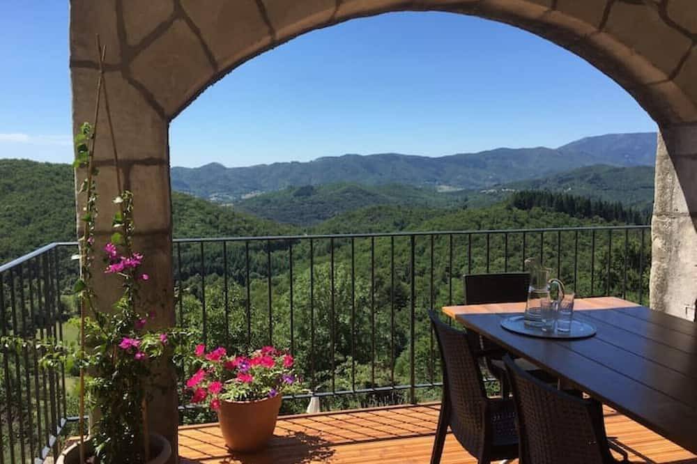 Entire apartment, Authentic stay in the Ardeche with breathtaking views in Vals-les-Bains, Parc naturel régional des Monts d'Ardèche