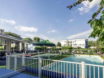 Hôtel pour 2 personnes, avec jacuzzi ainsi que jardin et piscine, animaux acceptés à Seynod