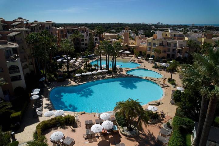Bungalow para 8 pessoas, com Varanda e Jacuzzi e ainda Terraço and Jardim em Vilamoura