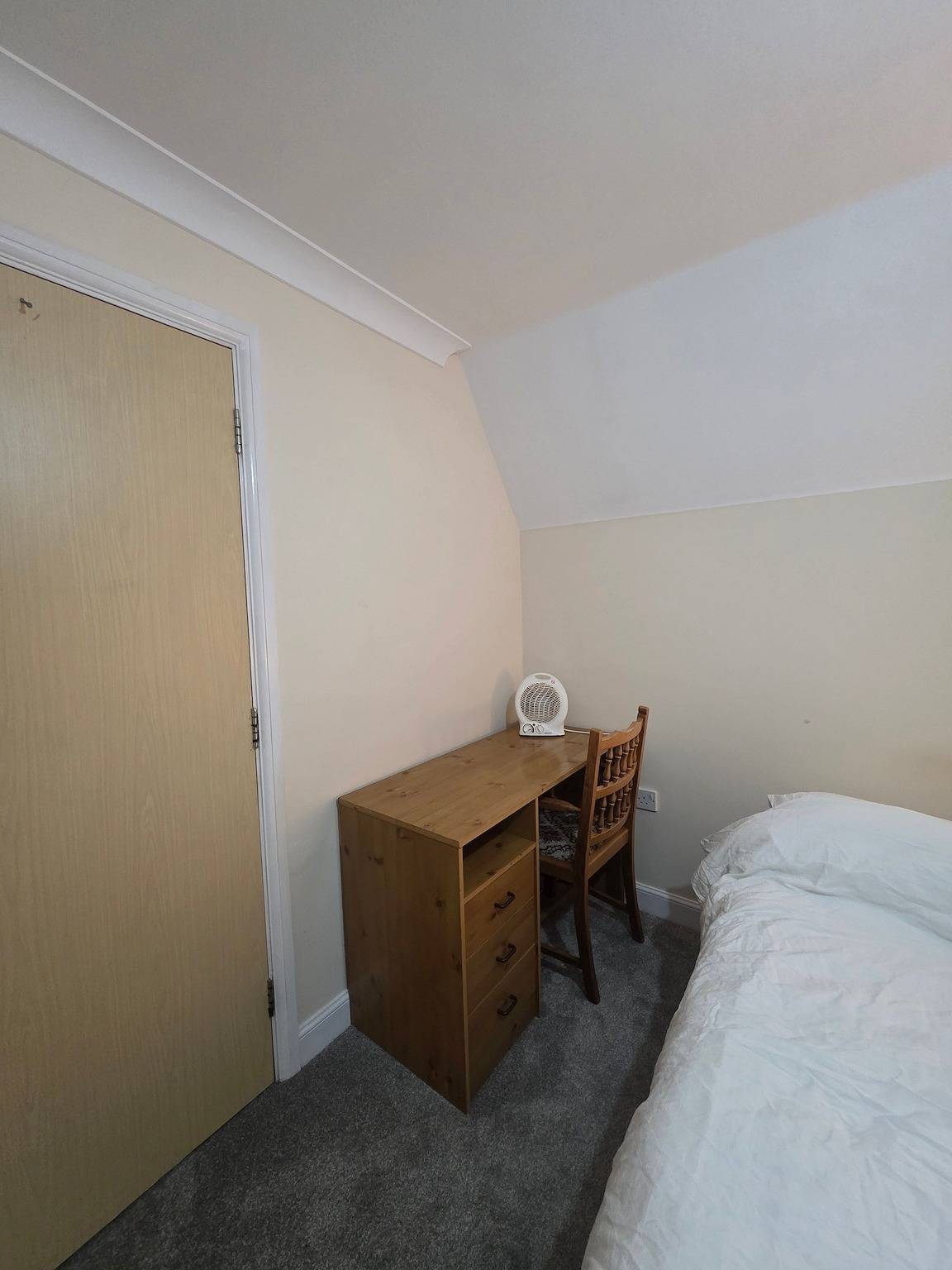 Chambre confortable dans une maison partagée avec parking et Wifi in Colchester, Essex