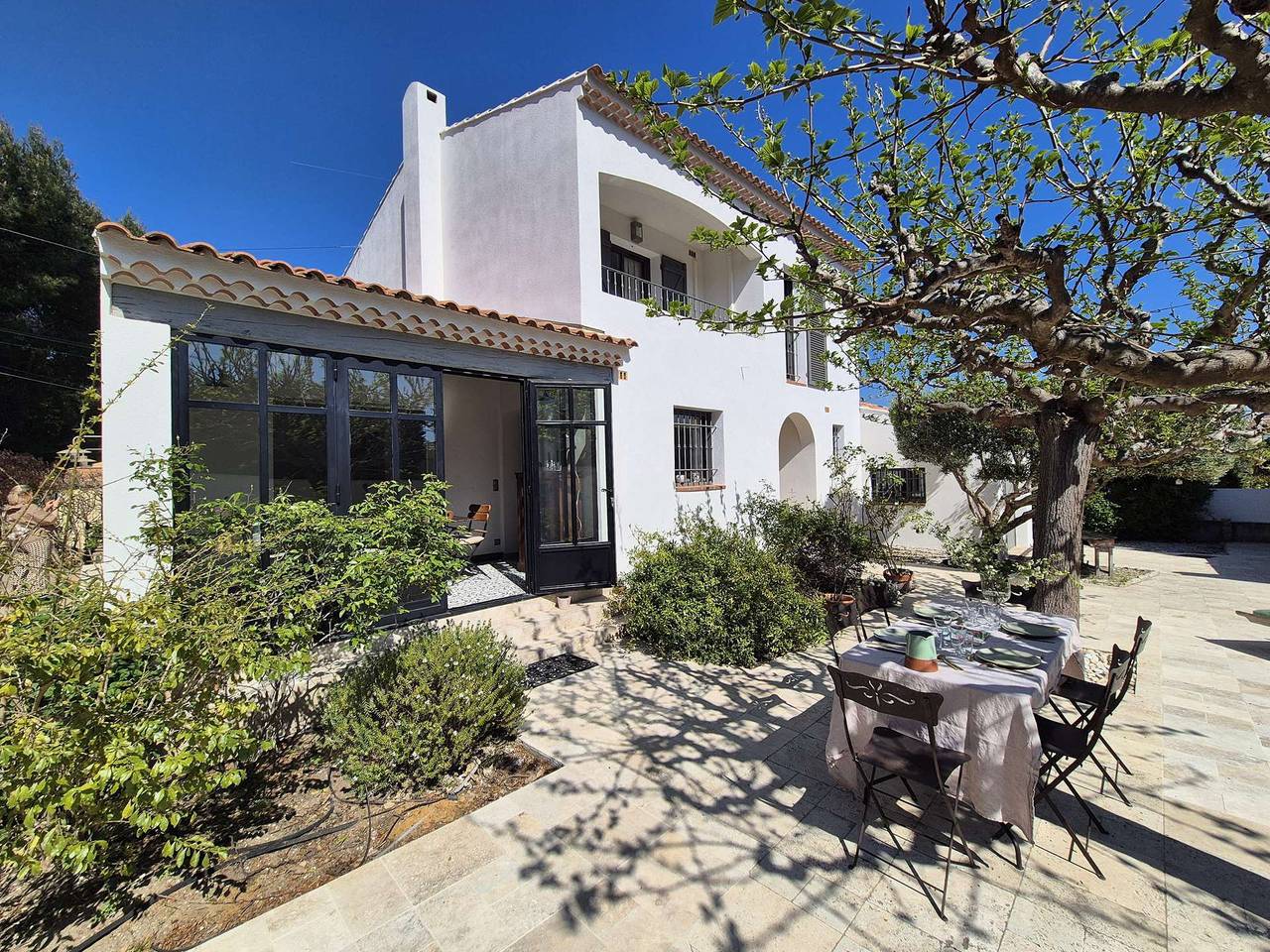 Villa avec piscine, climatisée, Wifi, plage à pied in Six-Fours-les-Plages, Côte méditerranéenne (France)