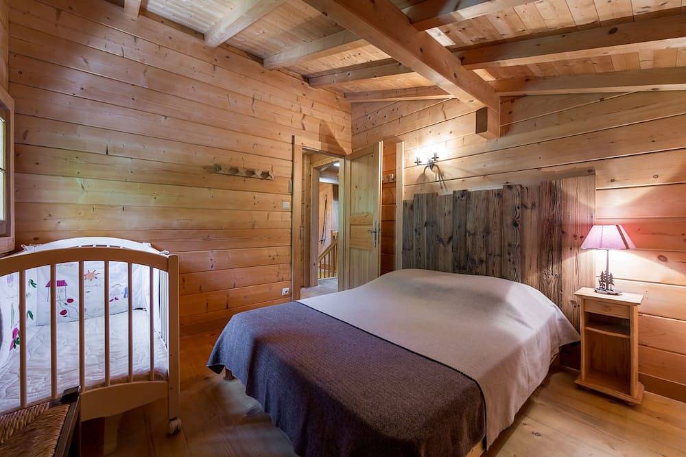 Cosy all-wood chalet, Chamonix valley, breathtaking Mont Blanc view in Servoz, Bonneville region