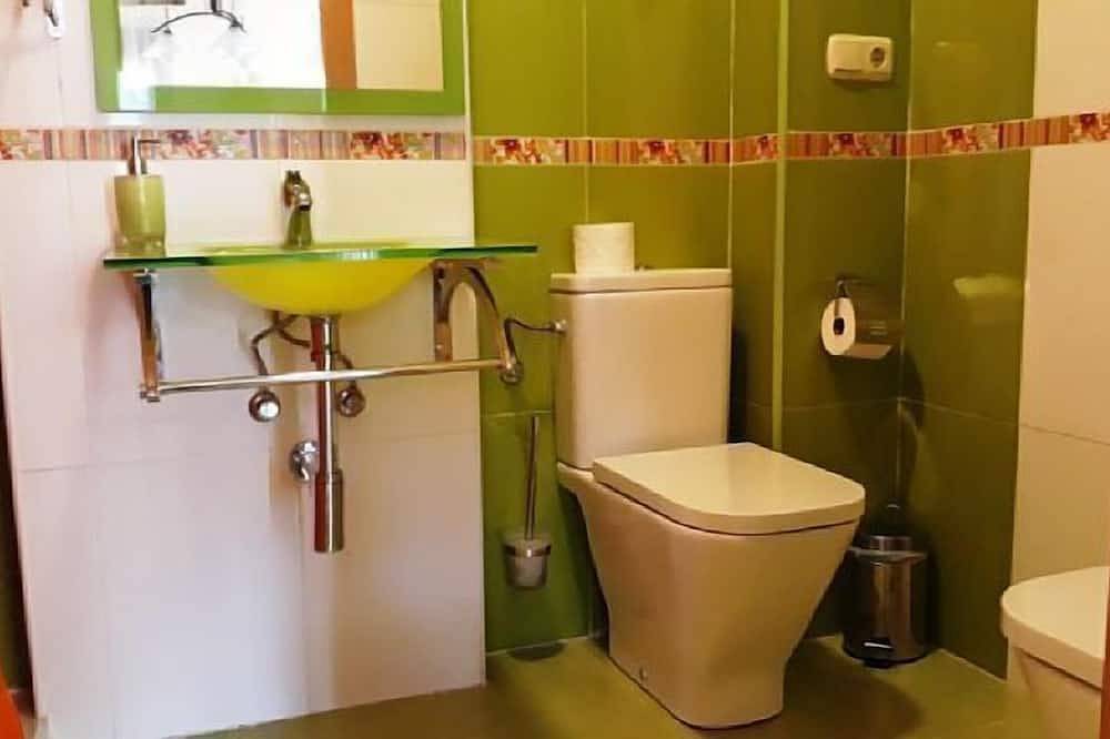 Entire apartment, Terrace Apartment. Building Toledo Magico. 2 people. in Toledo, Toledo Province