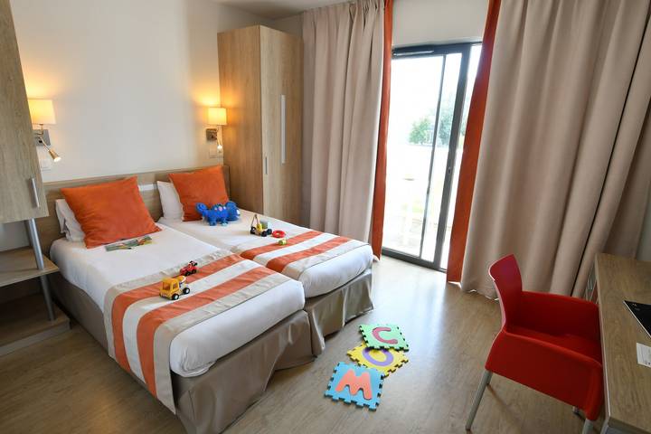 Estudio para 2 personas, con balcón y piscina - 1