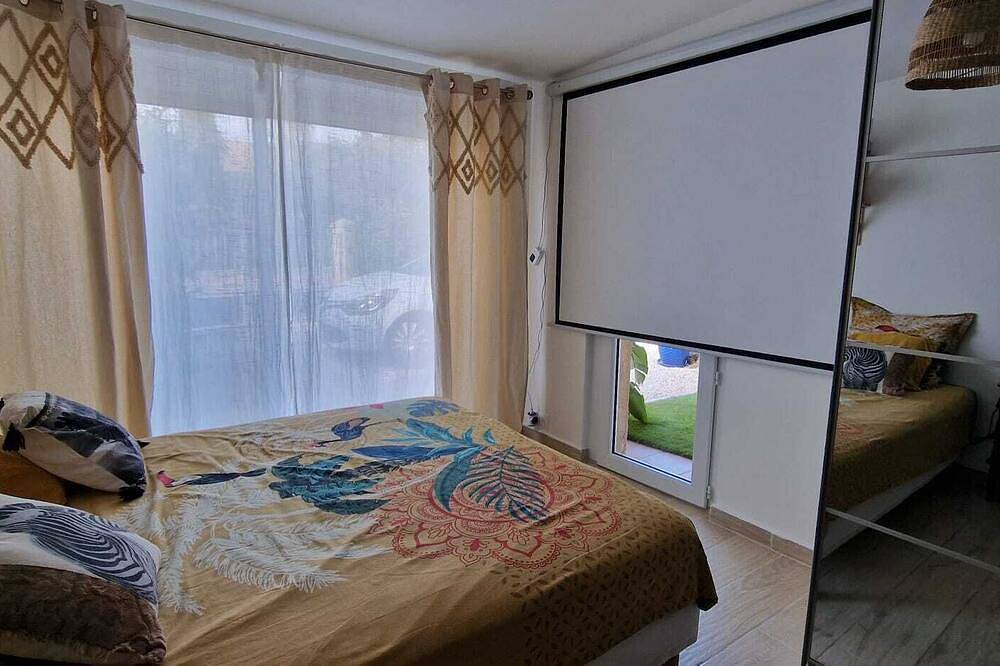 Carpe Diem Bed & Breakfast - Romantic suite with a private spa and private pool. in Le Cannet-des-Maures, Draguignan Region