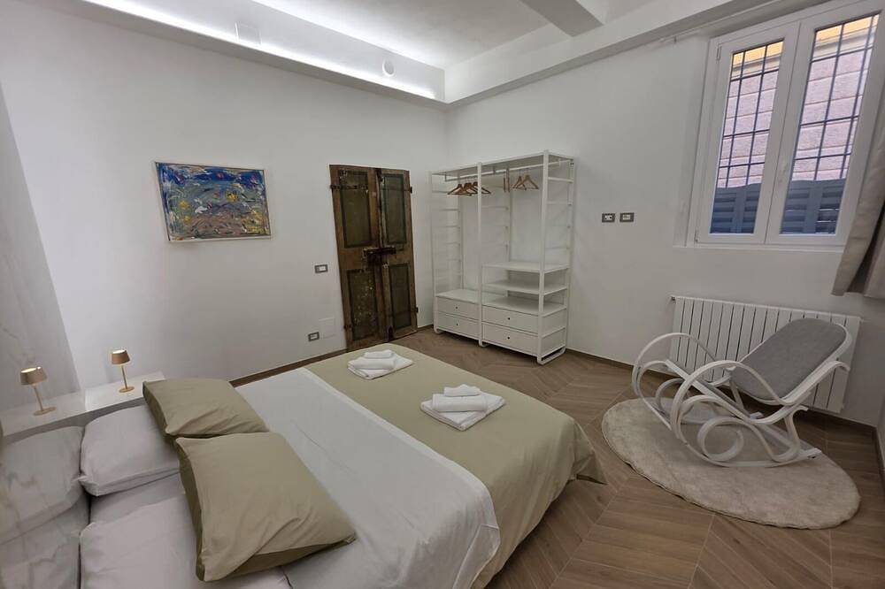 Entire apartment, Classic One Bedroom Apartment with King Bed in Modena, Modena Province