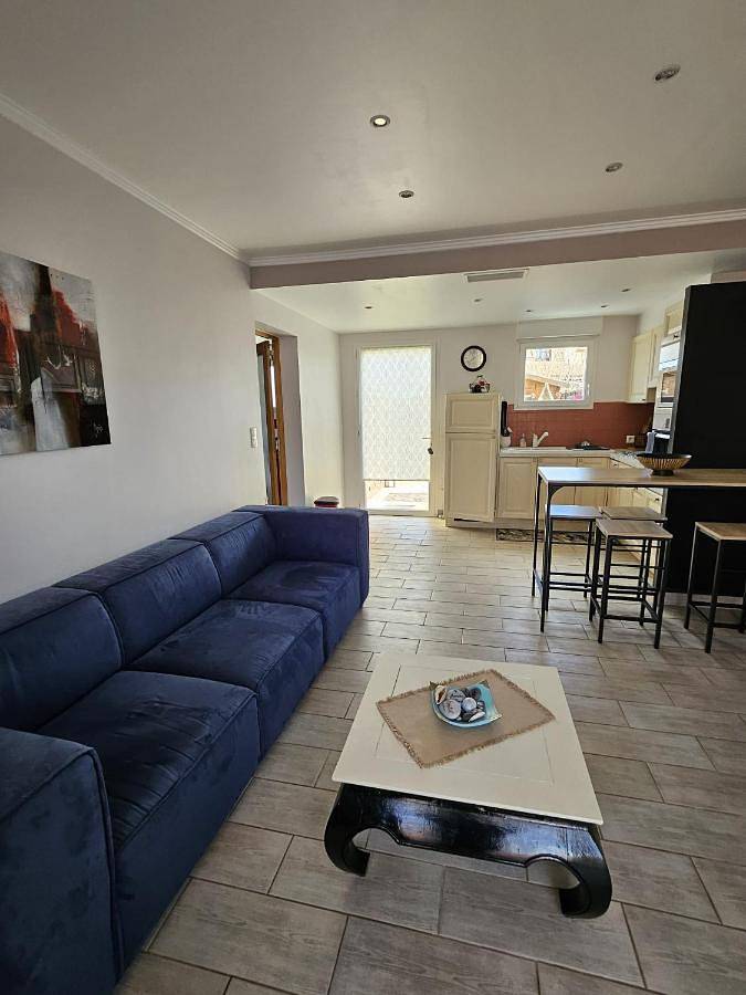 Appartement entier, One-Bedroom Apartment in Balaruc-le-Vieux, Côte méditerranéenne (France)