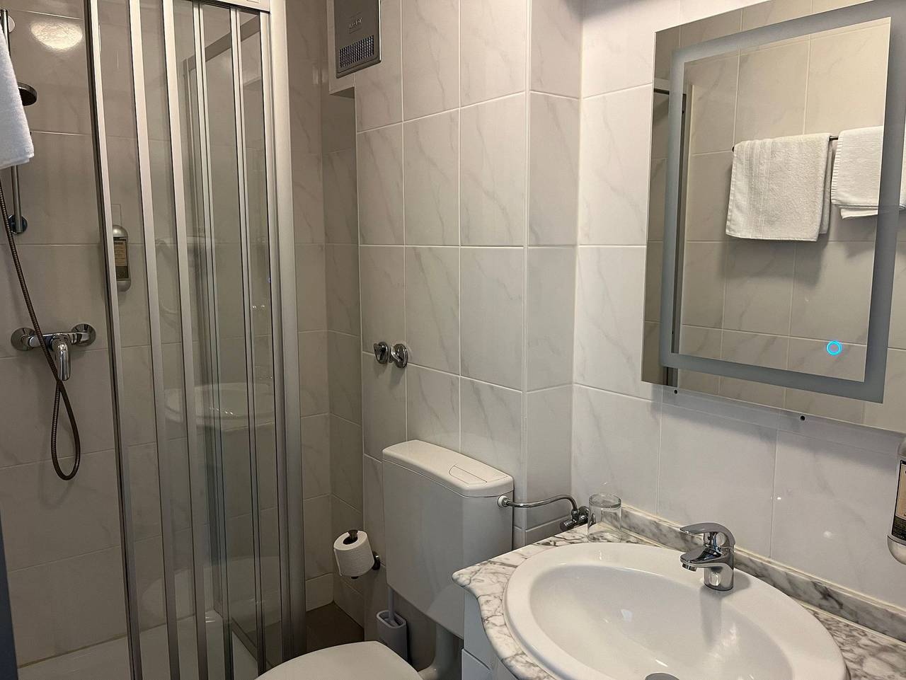 Cocco Bello Smart Check-in - Doppelzimmer in Ludwigsburg, Landkreis Ludwigsburg