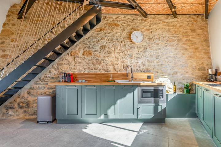 Casa vacanze Les Gîtes De Figon con piscina privata, Wi-Fi e aria condizionata in Laudun-l'Ardoise, Nimes e dintorni