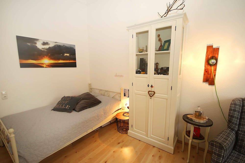 Ganze Wohnung, Friedrichstadt: Altbau Apartment mit Balkon, fußläufig zur Kö und Altstadt in Düsseldorf-Friedrichstadt, Düsseldorf