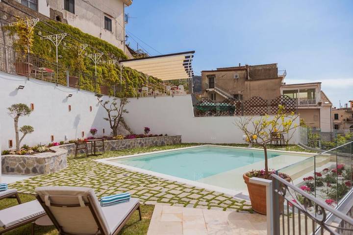 Gîte pour 4 personnes, avec jacuzzi ainsi que jardin et piscine à Scala - 3