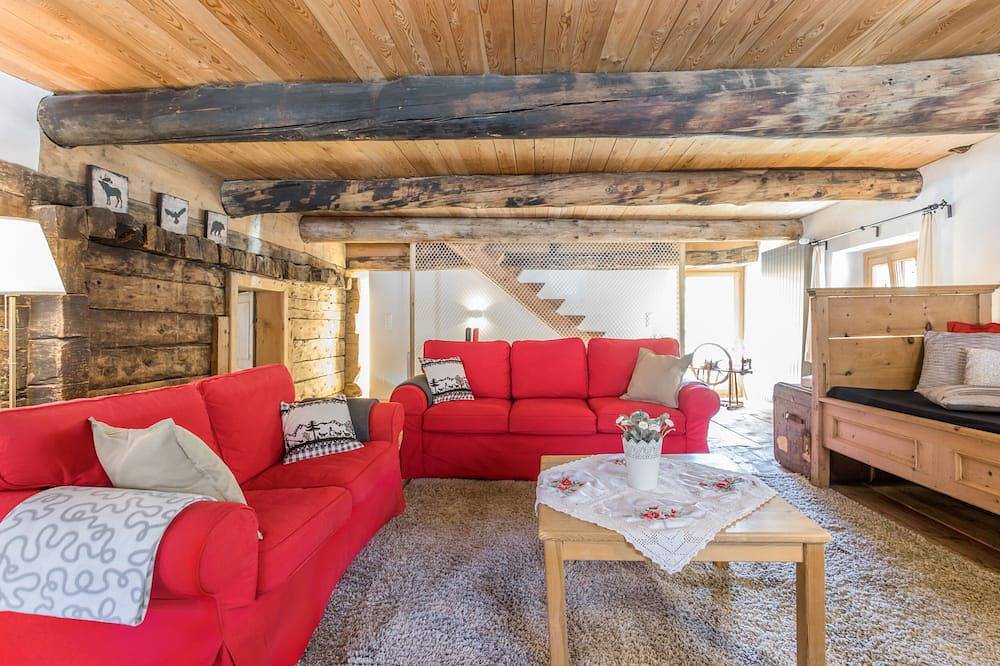 Chesa Paulina: Grosszügiges Engadinerhaus vom 1550 in Zuoz, Sankt Moritz