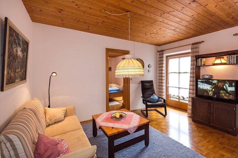 Ganze Ferienwohnung, Landhaus Elke - Ferienwohnung 53qm, Balkon, Küche, 1 Schlaf und 1 Wohnzimmer, Wlan, max 2 Pers. in Ruhpolding, Bayerische Alpen