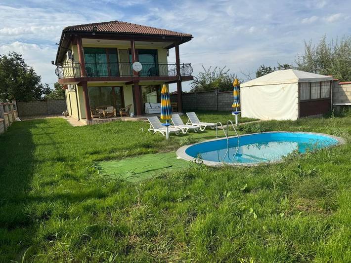 Ferienhaus für 8 Personen, mit Balkon und Whirlpool sowie Terrasse und Garten in Bulgarien - 3