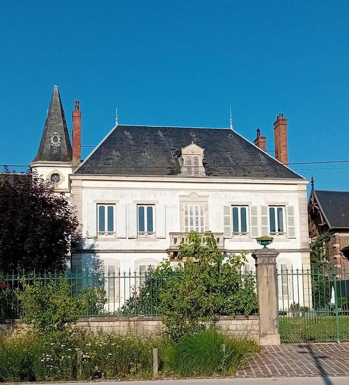 Location de vacances pour 2 personnes, avec Balcon et Terrasse ainsi que Jardin et Vue à Seurre