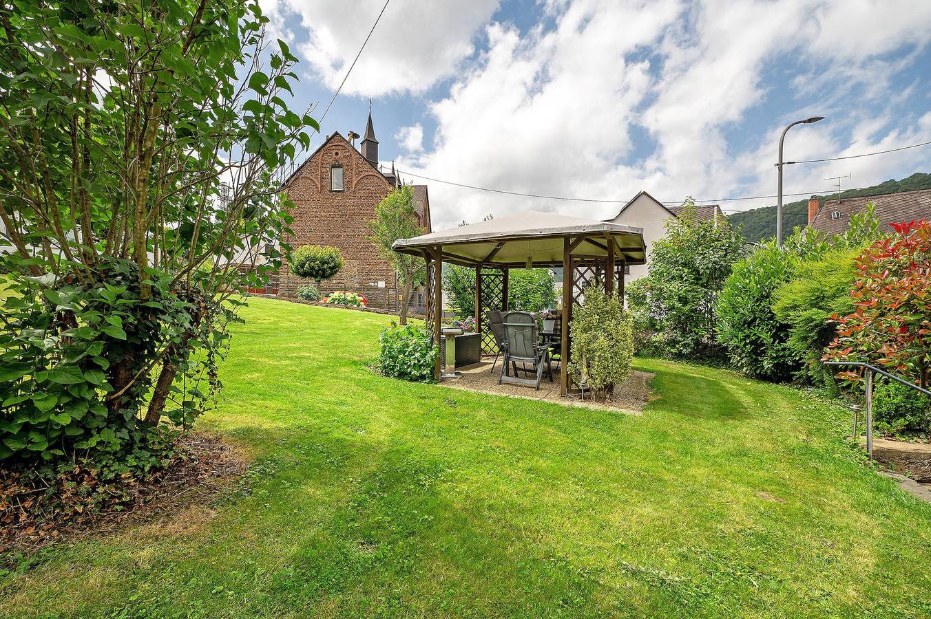 Appartamento intero, Appartamento 'Ferienwohnung Andres' con terrazza privata, giardino privato e Wi-Fi in Briedern, Cochem-Zell