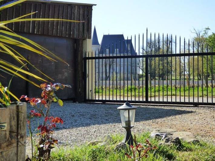 Gîte pour 3 personnes, avec vue ainsi que jardin et piscine à Pauillac - 3