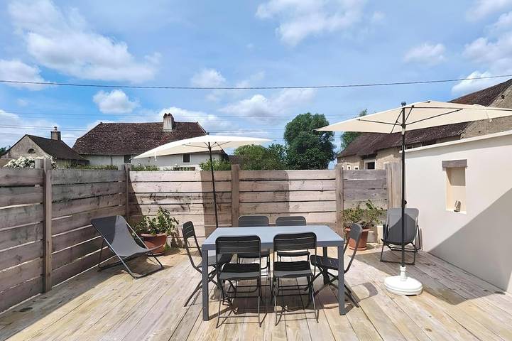 Location de vacances pour 6 personnes, avec terrasse à Villy-le-Moutier