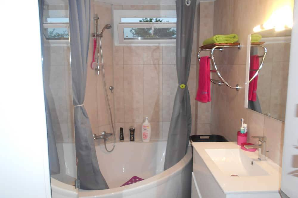 Appartement entier, House 15 mins from Lyon, tramway oriented in Meyzieu, Lyon et ses environs
