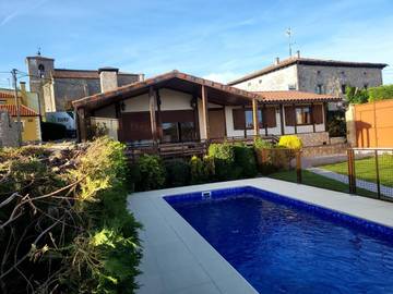 Casa rural para 8 personas, con piscina además de vistas y jardín en Atapuerca