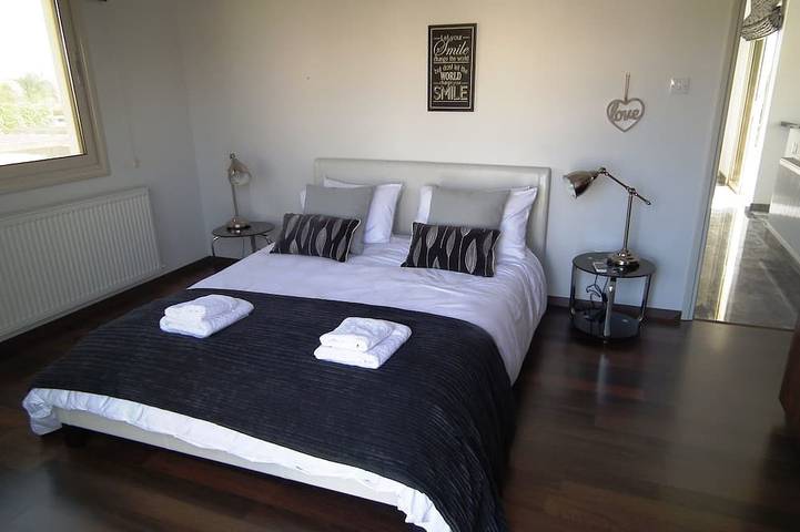 Near The Beach Luxury Villa With Private Pool in Larnaca District