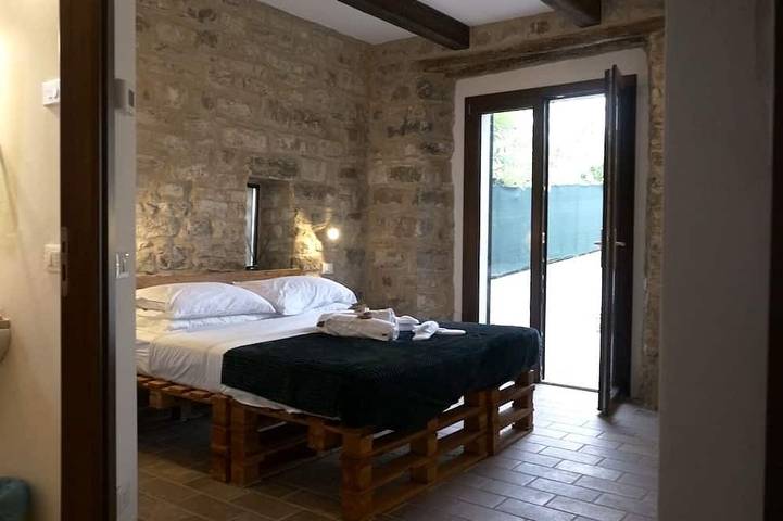 Casa vacanze con piscina ed idromassaggio esterne tra San Leo e San Marino in San Leo (Italia), Provincia di Rimini