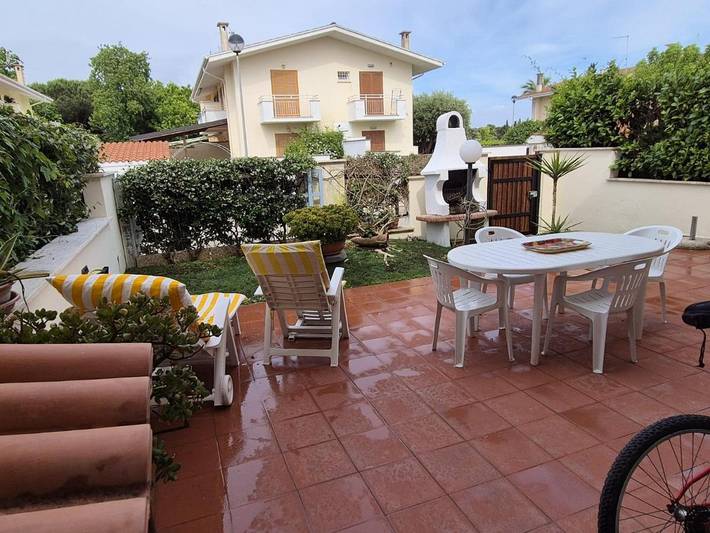 Villa per 6 persone, con Balcone e Terrazza nonché Giardino e Piscina a Sabaudia