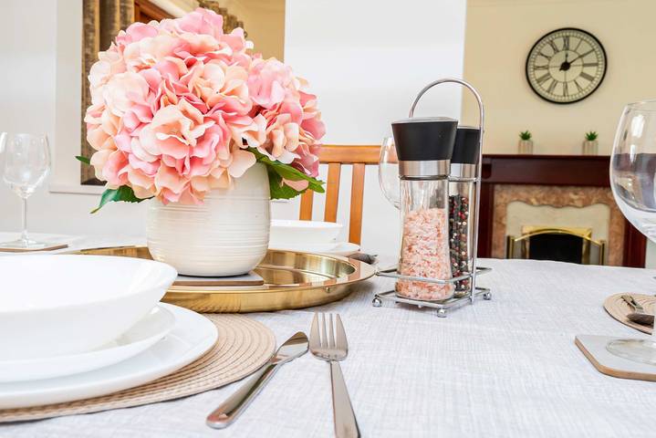 Contemporary 4Br Home | City Centre Access in Milton Keynes, Südostengland