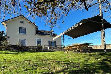 Location de vacances pour 9 personnes, avec piscine et jardin à Asson