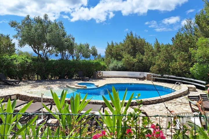 Gîte pour 14 personnes, avec Balcon ainsi que Jardin et Piscine dans Portinho da Arrábida