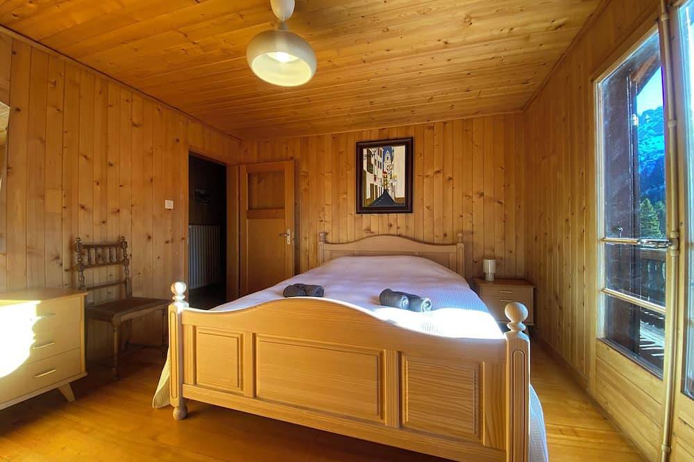 Le chalet se trouve à 200m des télécabines de la Barboleuse à Gryon dans un quartier calme et entour in Gryon, Alpes Vaudoises