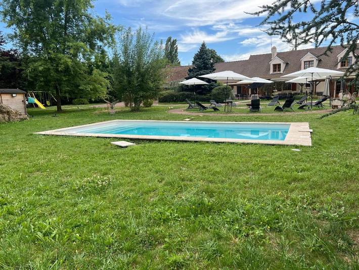Location de vacances pour 15 personnes, avec Terrasse et Jardin ainsi que Piscine et Vue à Bazoches-sur-le-Betz - 4